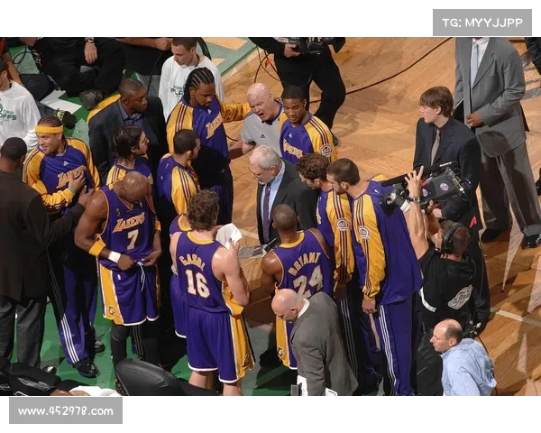 NBA季后赛激战正酣 各大豪强为总冠军荣耀奋力拼搏 NBA季后赛激战正酣 各大豪强为总冠军荣耀奋力拼搏